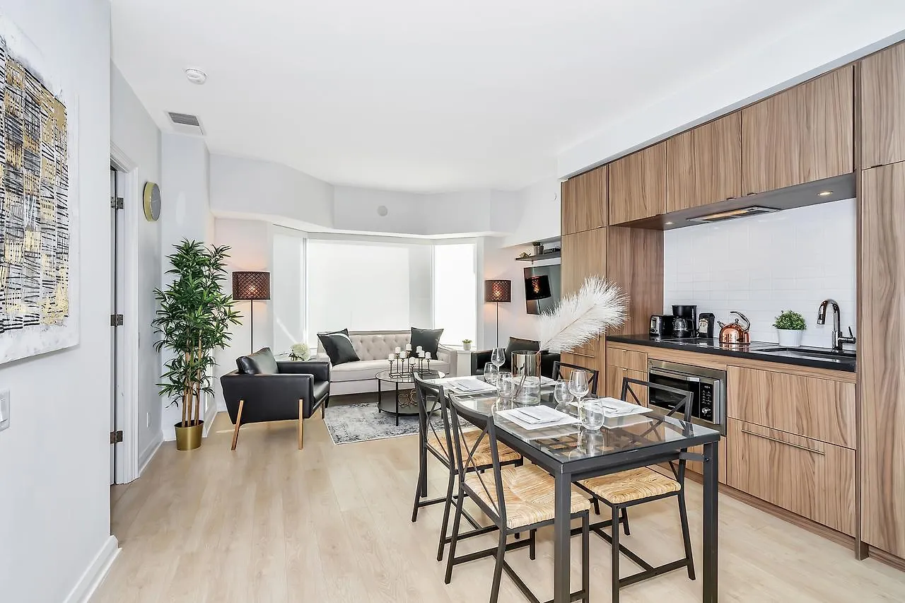 Classic & Trendy Yorkville Condo Toronto 0*,