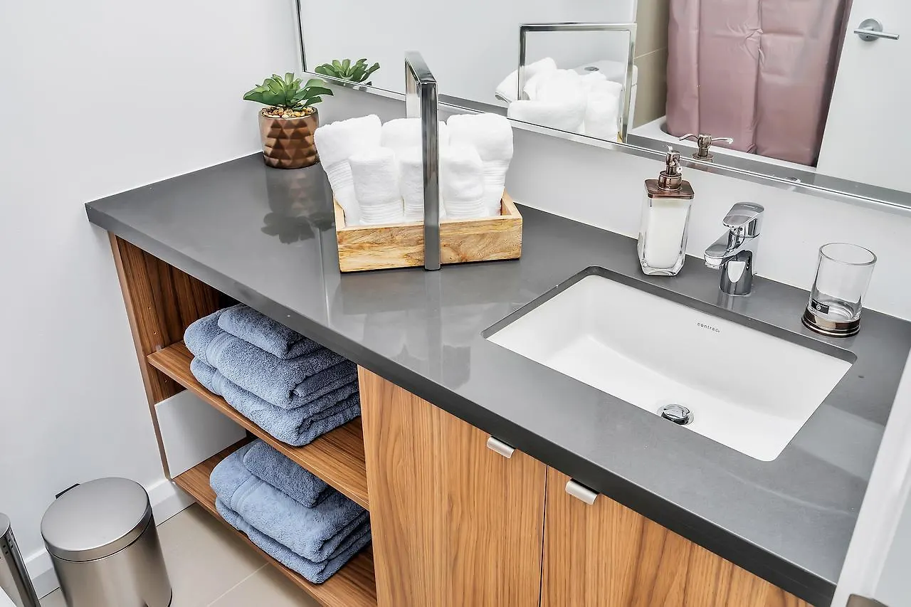Apartment Classic & Trendy Yorkville Condo Toronto