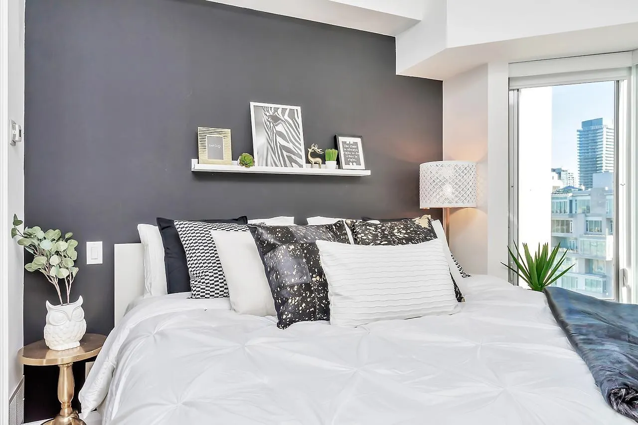Classic & Trendy Yorkville Condo Toronto Apartment