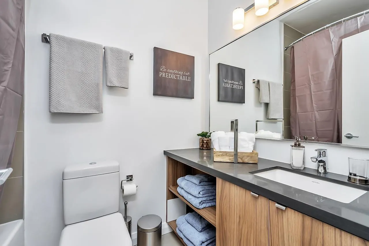 Classic & Trendy Yorkville Condo Toronto 0*,