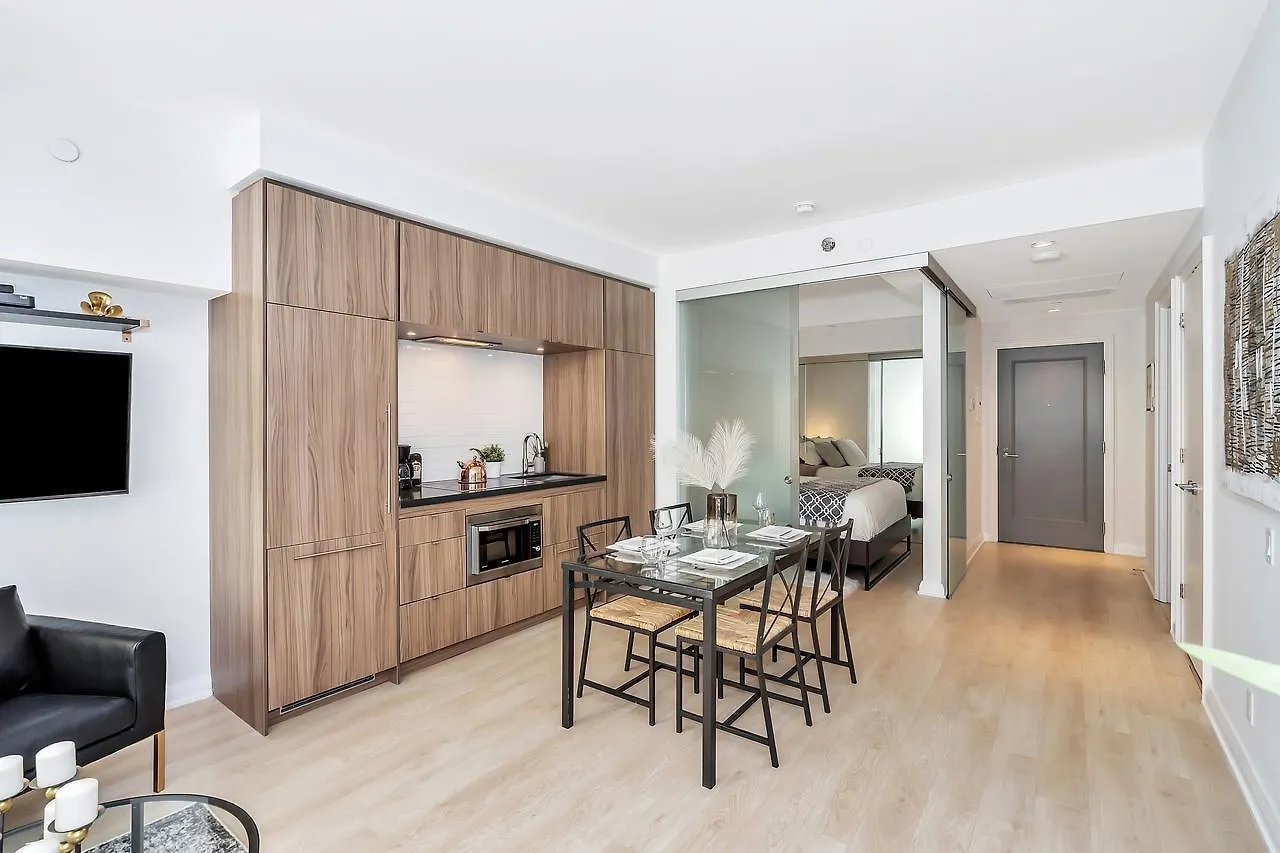Apartment Classic & Trendy Yorkville Condo Toronto Canada
