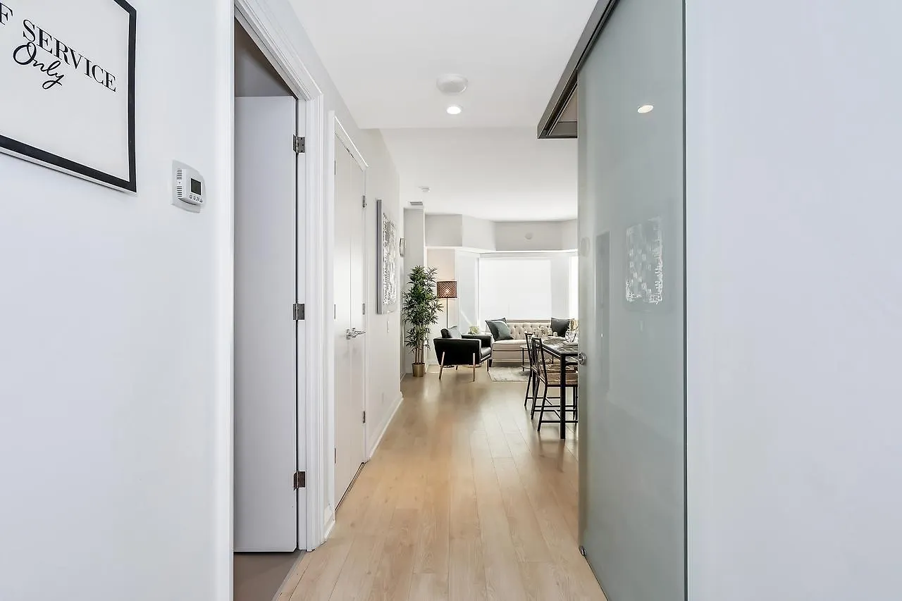 Apartment Classic & Trendy Yorkville Condo Toronto Canada