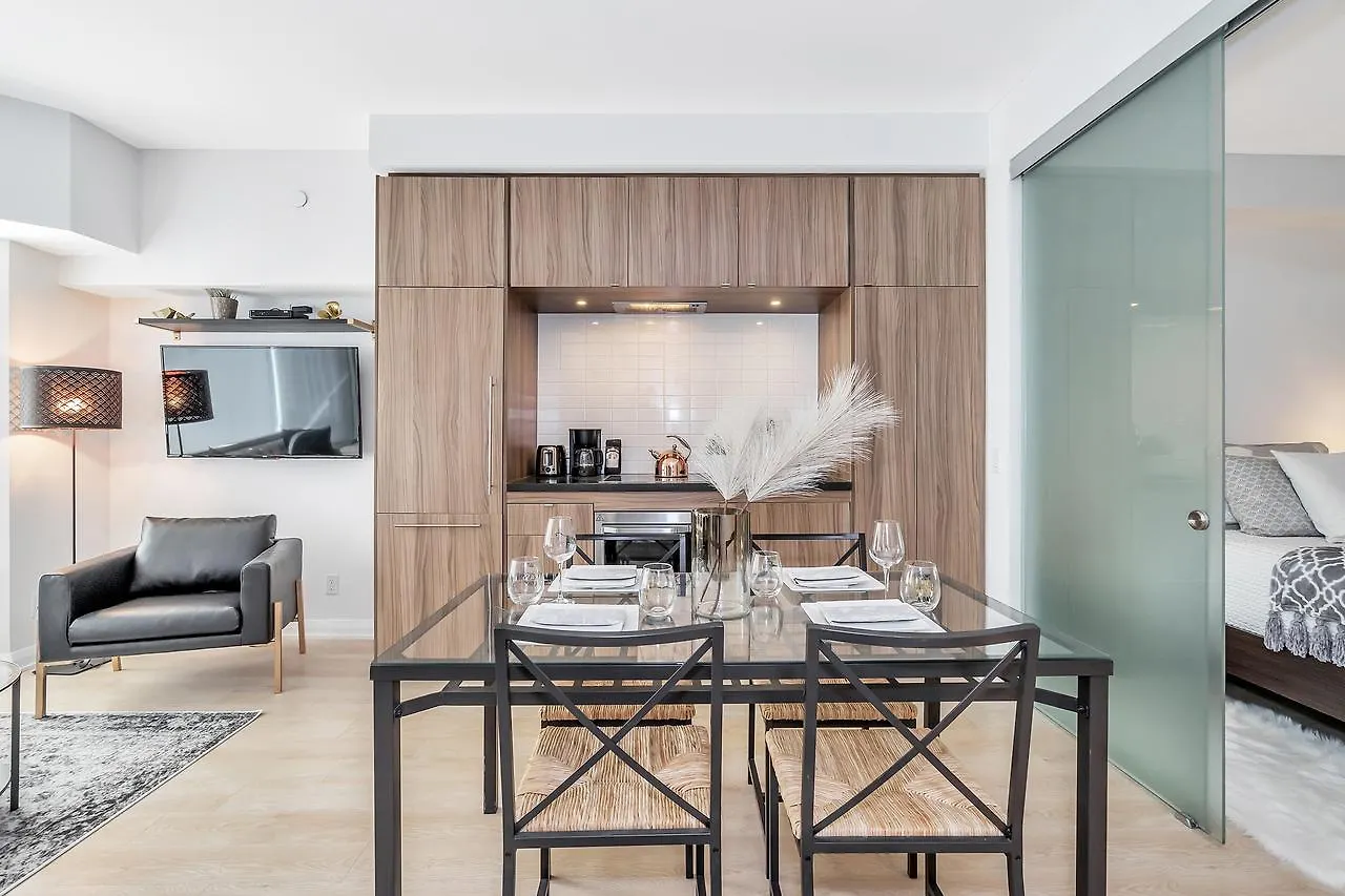 Apartment Classic & Trendy Yorkville Condo Toronto