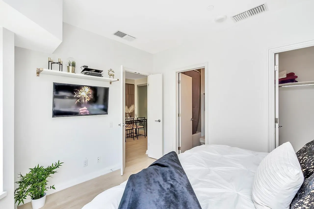 Classic & Trendy Yorkville Condo Toronto Apartment