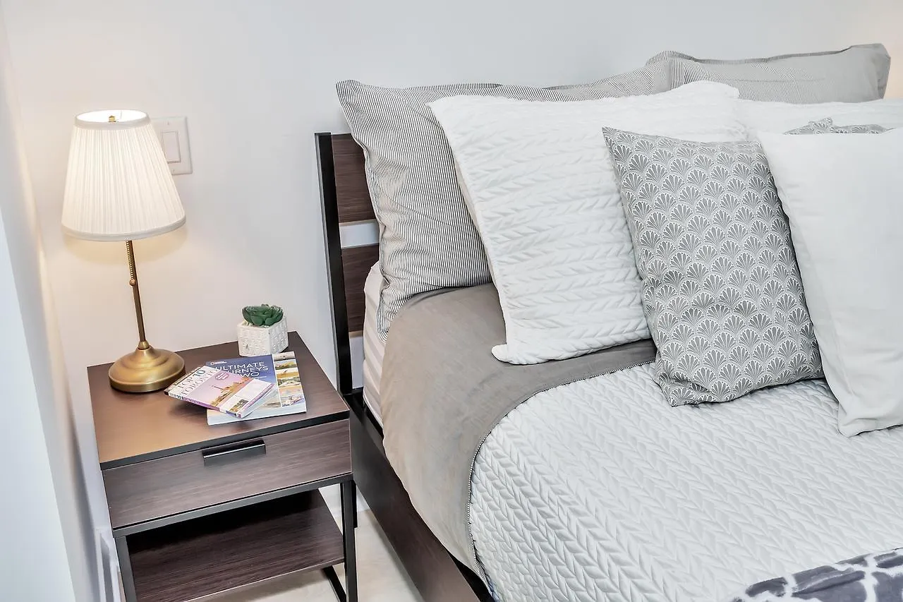 Classic & Trendy Yorkville Condo Toronto Apartment